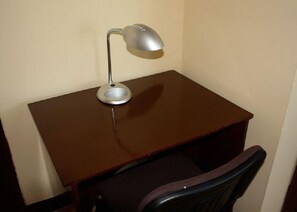 Kamar Double Tradisional | Meja kerja, setrika/meja setrika, dan tempat tidur lipat/tambahan
