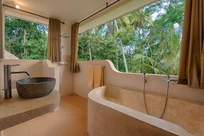 Villa, bad (Ganesha) | Badkamer | Gratis toiletartikelen, pantoffels, handdoeken