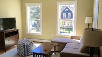 Premier 2 Bedroom Townhome - Pinnacle | Living room | Flat-screen TV, pay movies