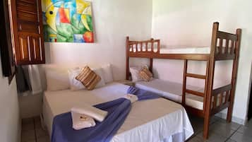 Cortinas blackout, Wi-Fi de cortesia, roupa de cama