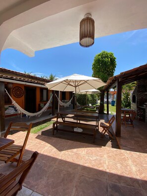 Quarto casal ou duplo standard | Zona de estar | Televisión LCD de 32 pulgadas con canales digitales, una televisión