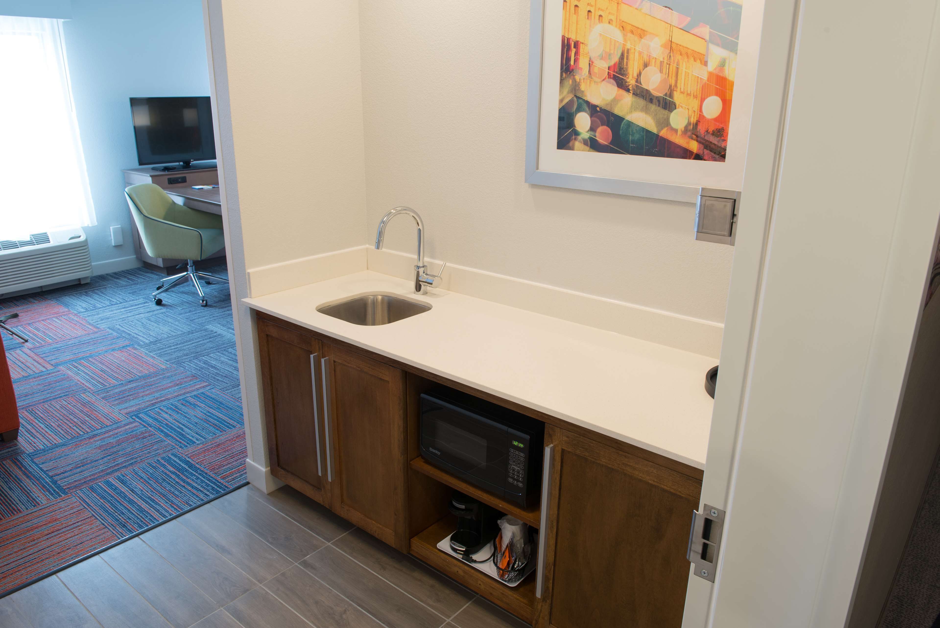 studio, 1 king bed, non smoking, refrigerator & microwave (w/ wetbar) | in-room safe, desk, blackout curtains, iron/ironing board