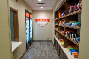 Snack bar - Hampton Inn & Suites Bay City (Bay City)
