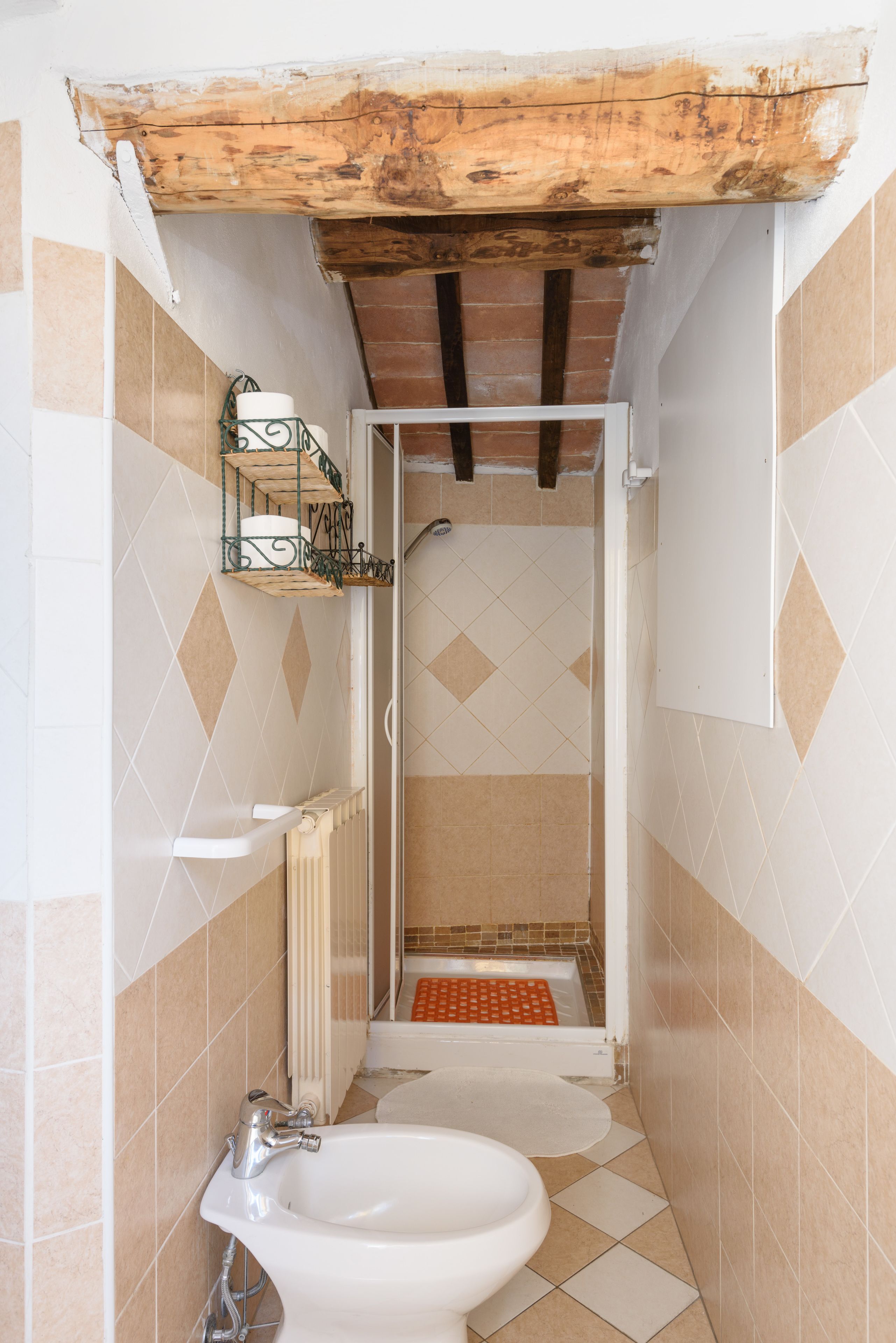 Deluxe Room, Private Bathroom | Bathroom | Shower, rainfall showerhead, free toiletries, hair dryer