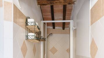 Deluxe Room, Private Bathroom | Bathroom | Shower, rainfall showerhead, free toiletries, hair dryer