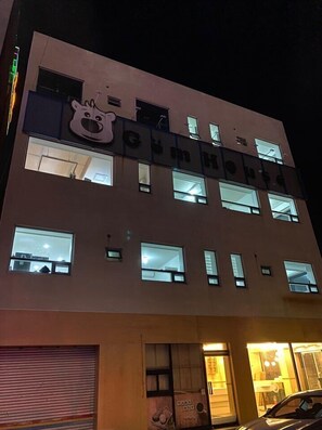 Front of property - evening/night - Nangman Sea (Yeosu)