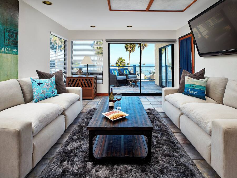 32-英寸纯平电视 (配备有线频道)、电视