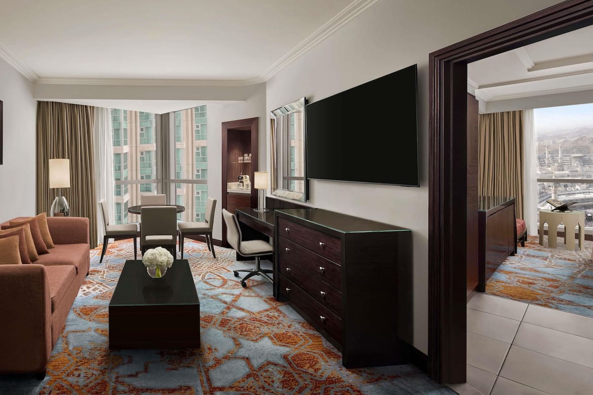 Suite ejecutiva, 2 habitaciones, vista a la ciudad | Ropa de cama de alta calidad y camas con efecto memoria