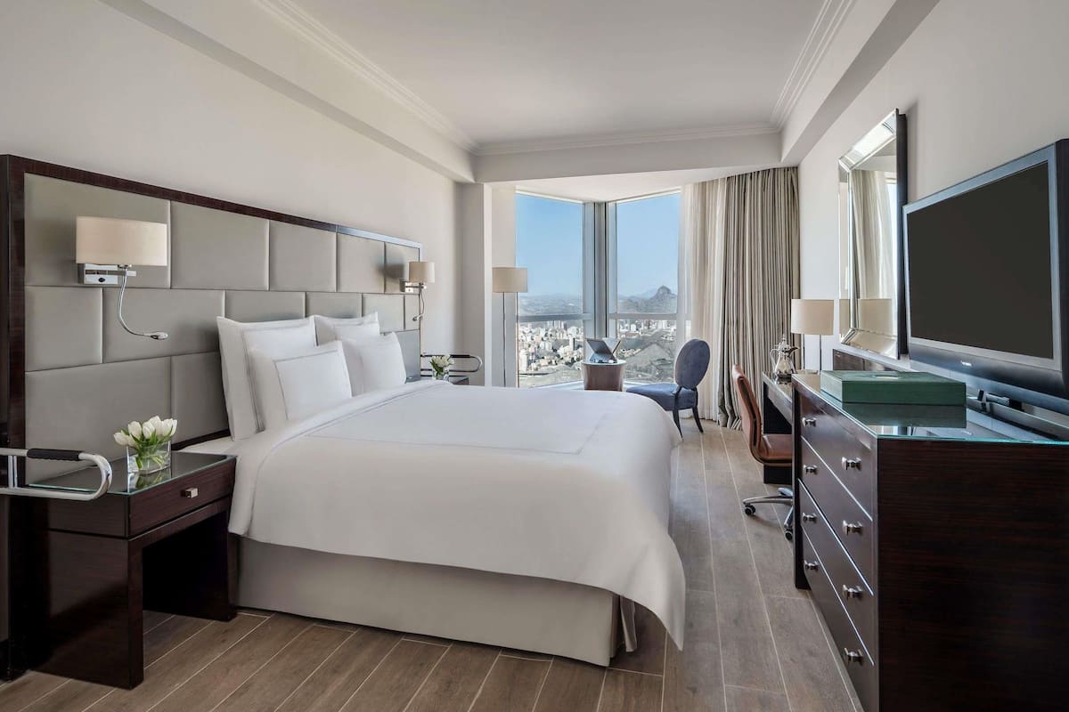 Premier Twin Room, 2 Twin Beds (Kaaba View) | Premium bedding, memory foam beds, in-room safe, desk