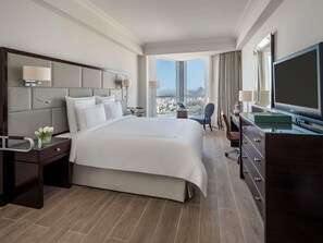 Premium bedding, memory-foam beds, in-room safe, desk - Swissôtel Al Maqam Makkah (Makkah)