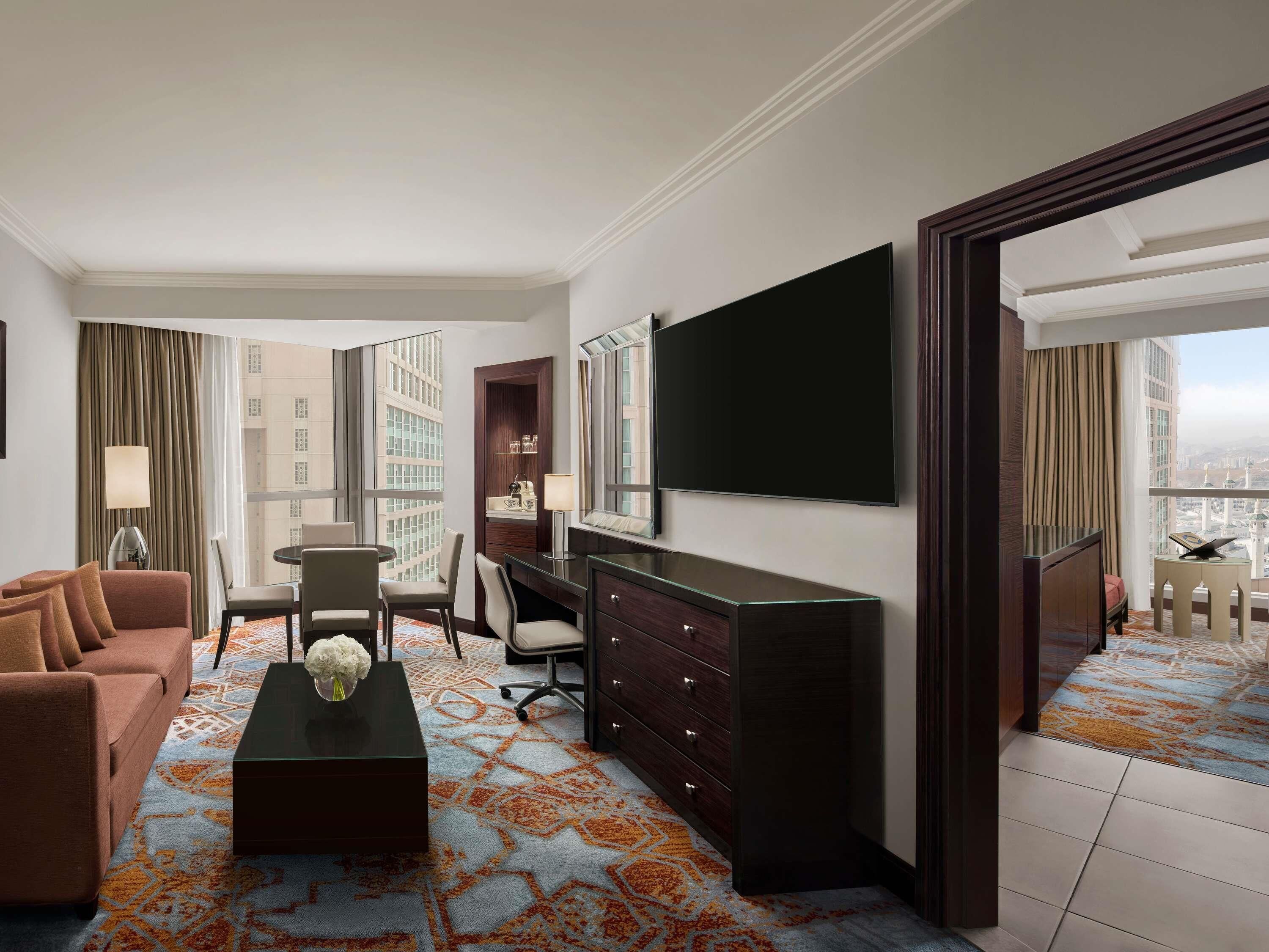 Executive suite, 2 slaapkamers, uitzicht op de stad | Luxe beddengoed, bedden met traagschuimmatrassen, een kluis op de kamer