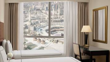 Classic Quadruple Room (Partial Kaaba View)