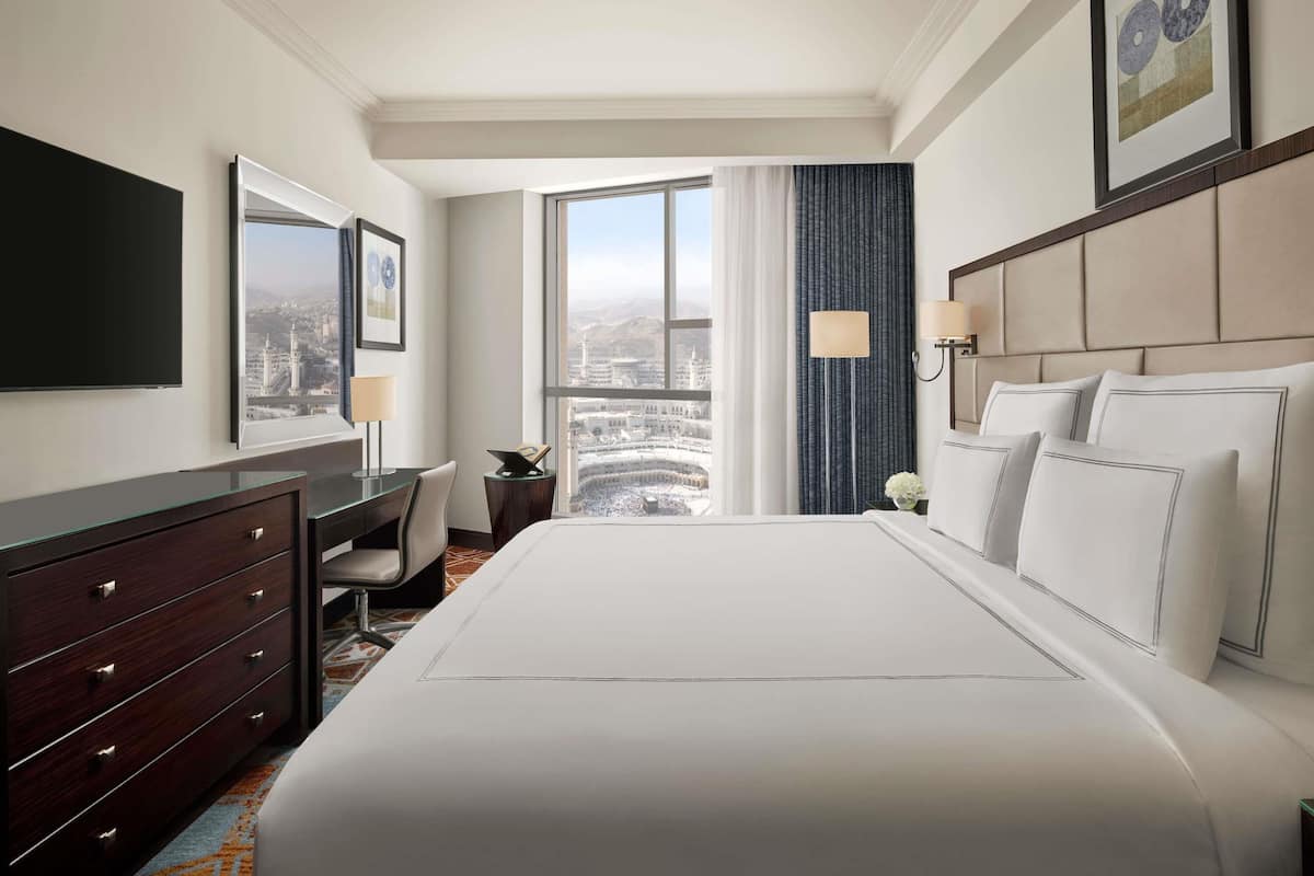 Premier Twin Room, 2 Twin Beds (Kaaba View) | Premium bedding, memory foam beds, in-room safe, desk