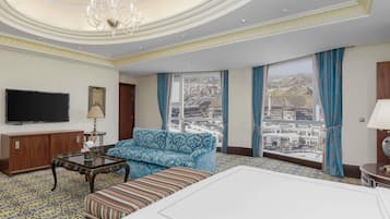 Executive suite, 1 kingsize bed (No View) | Luxe beddengoed, bedden met traagschuimmatras, een kluis op de kamer