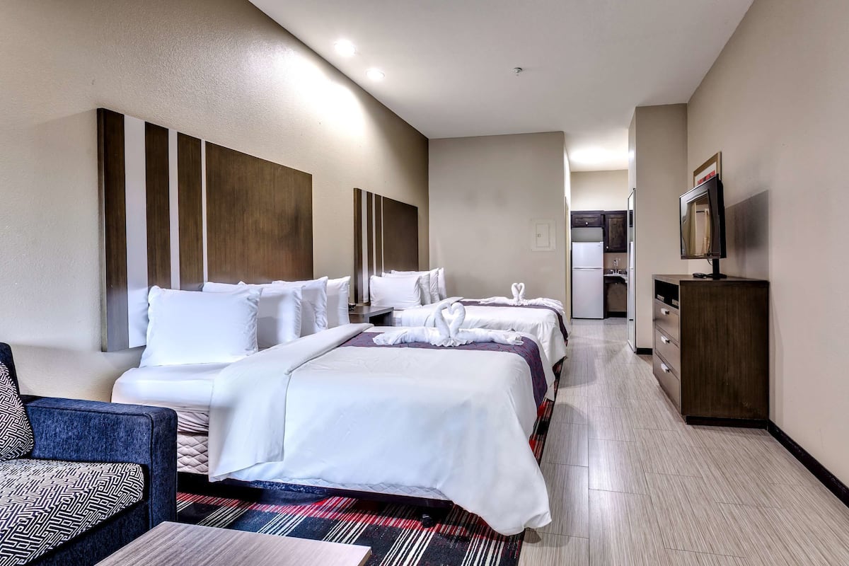 Desk, iron/ironing board, free WiFi, bed sheets