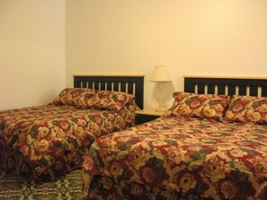 Room - Anchors Away Lodge & Resort (Aberdeen)