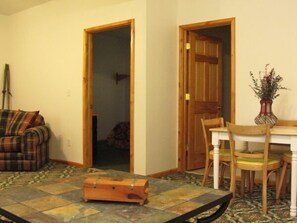 Room - Anchors Away Lodge & Resort (Aberdeen)