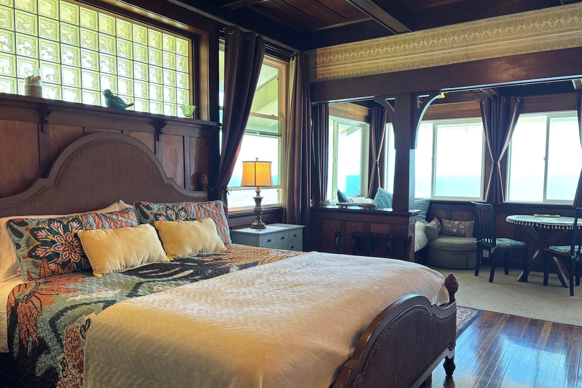 Premier Room, 1 Bedroom, Bay View, Oceanfront | Blackout drapes, iron/ironing board, free WiFi, bed sheets