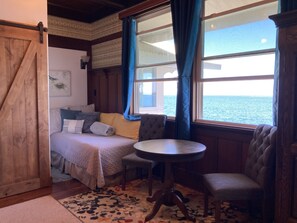 Premier Room, 1 Bedroom, Bay View, Oceanfront | Blackout drapes, iron/ironing board, free WiFi, bed sheets - Hilo Bay Oceanfront B&B (Hilo)