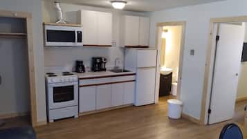 Business Suite, 2 Bedrooms | 2 bedrooms, desk, laptop workspace, free WiFi