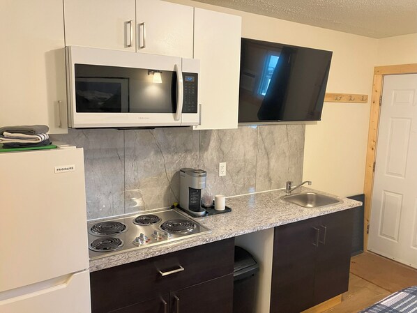 Habitación individual, 1 cama de matrimonio, cocina | Escritorio, espacio para trabajar con un portátil, wifi gratis