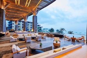 2 bars/lounges, poolside bar