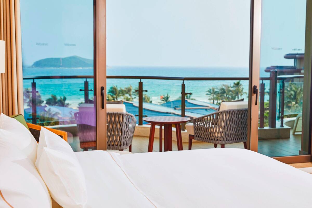 down duvets, minibar, in-room safe, desk