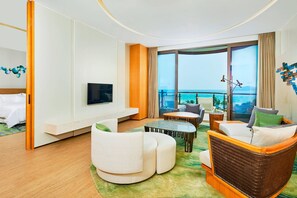 1 kamar tidur, selimut bulu angsa, minibar, dan brankas