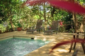 Außenpool, geöffnet von 08:00 Uhr bis 22:00 Uhr, Liegestühle