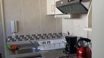 Apartment, 3 Bedrooms | Private kitchen | Full-size fridge, microwave, oven, stovetop
