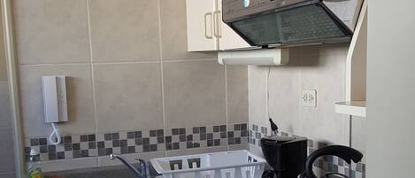 Apartment, 3 Bedrooms | Private kitchen | Full-sized fridge, microwave, oven, stovetop