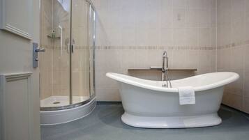 Family Suite, Ensuite | Bathroom