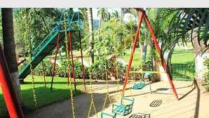A playground with swings and a slide. - Coral Ixtapa (Ixtapa)