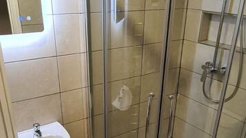 Basic Double Room, Ensuite (Small Double room) | Bathroom