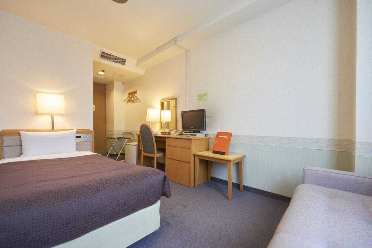 Desk, blackout curtains, soundproofing, free WiFi