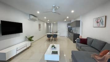 Deluxe Apartment, 1 Bedroom | Living area