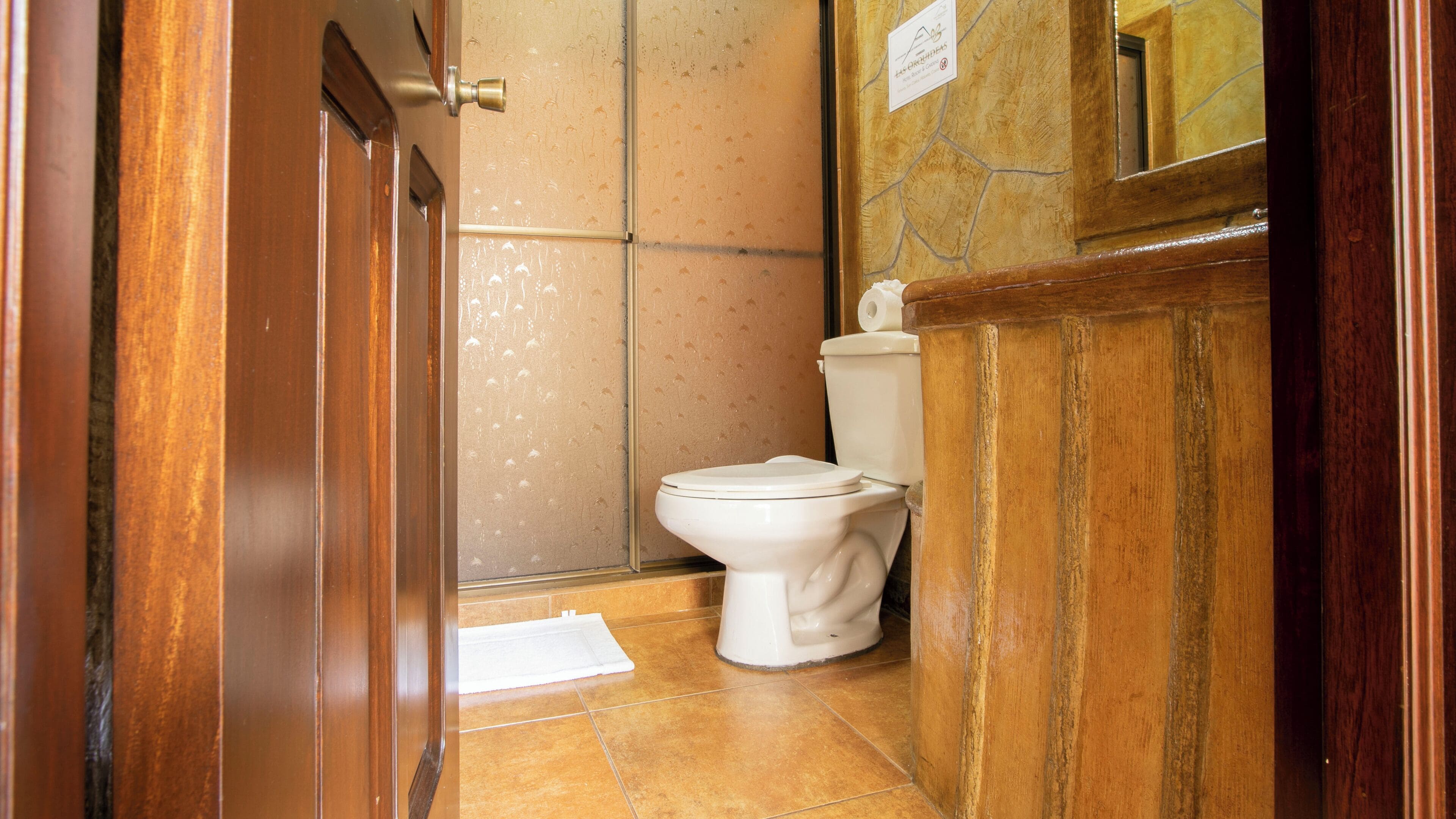 habitación estándar 2 | bathroom | shower, free toiletries, towels