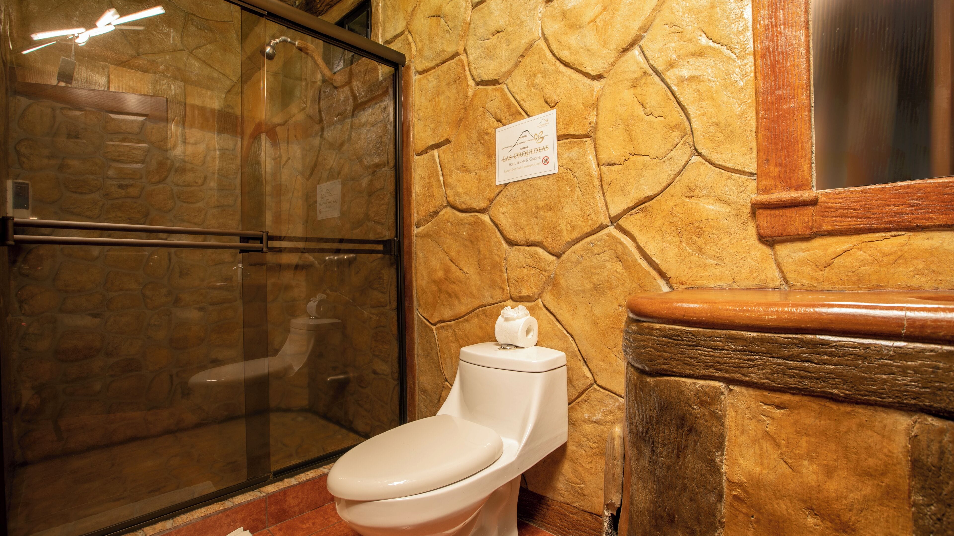 economy double room | bathroom | shower, free toiletries, towels