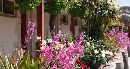 Inglewood Motel and Caravan Park