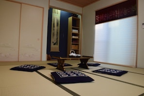 Phòng truyền thống, phòng tắm dùng chung (Japanese Style, 10 Tatami-mats) | 1 phòng ngủ, phòng cách âm, bàn ủi/dụng cụ ủi quần áo 