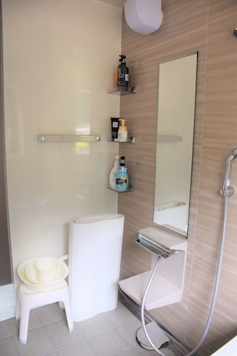 バスルームのシャワー