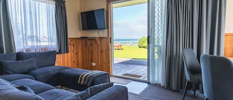 Bungalow, 2 chambres, vue mer | Coin séjour