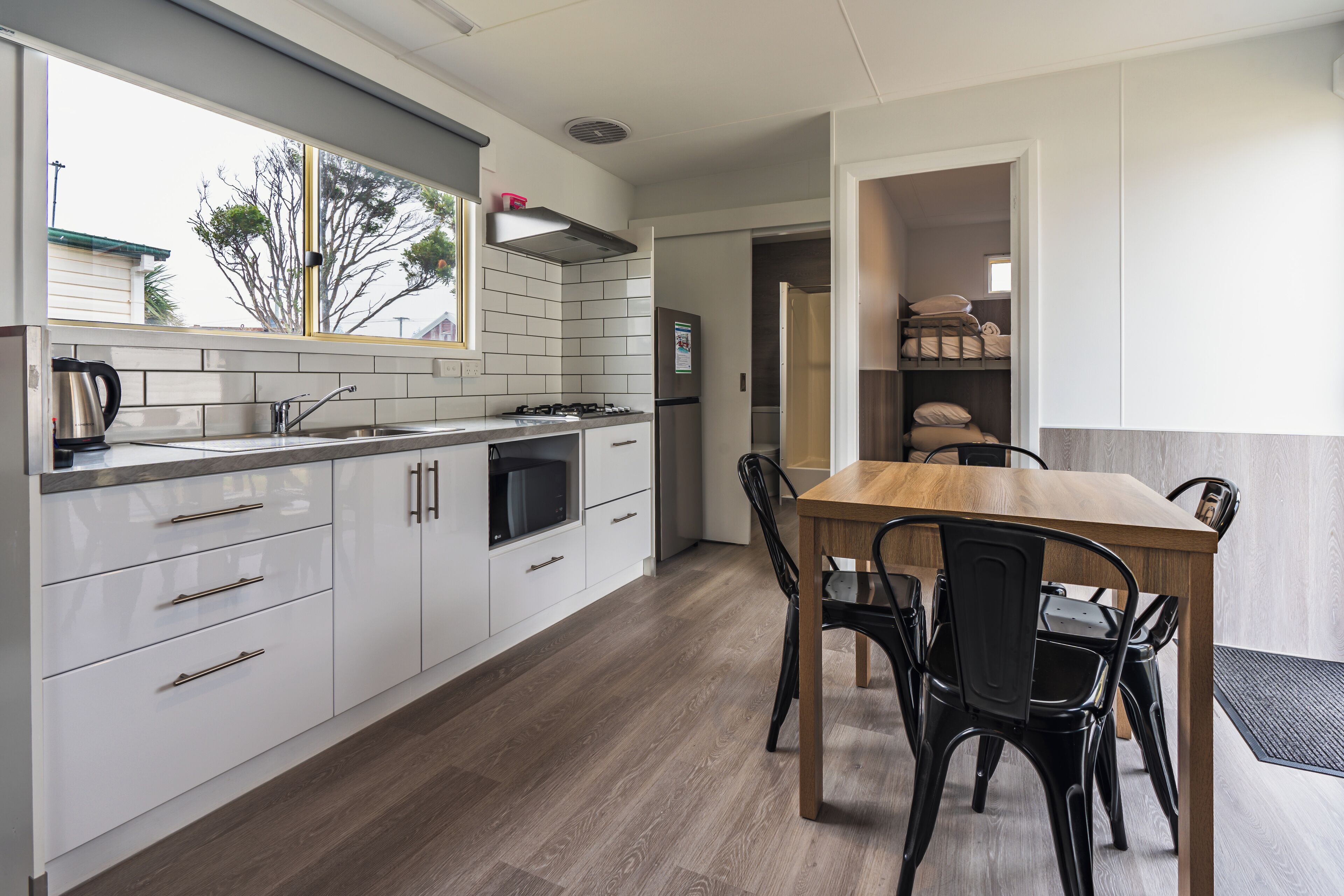 Cabana standard, 1 quarto | Berços (sobretaxa), Wi-Fi de cortesia, roupa de cama