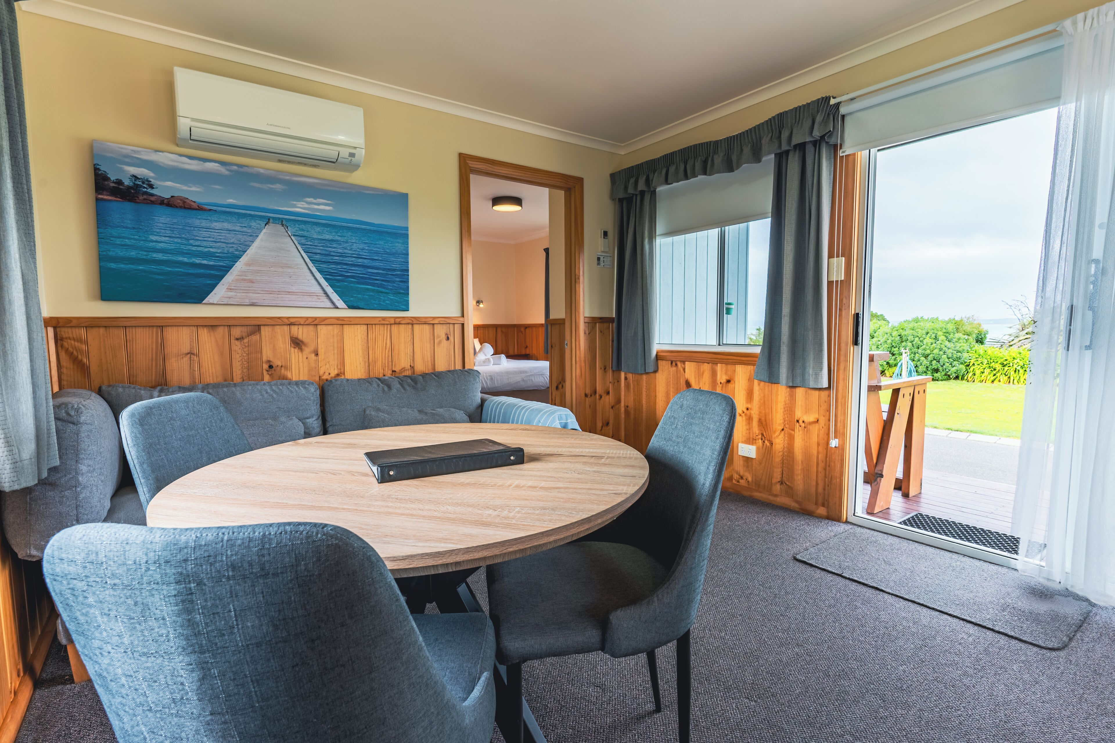 Waterfront Spa  | Living area | 50-cm flat-screen TV with digital channels, TV