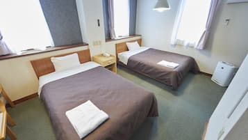 Twin Room, Smoking | Desk