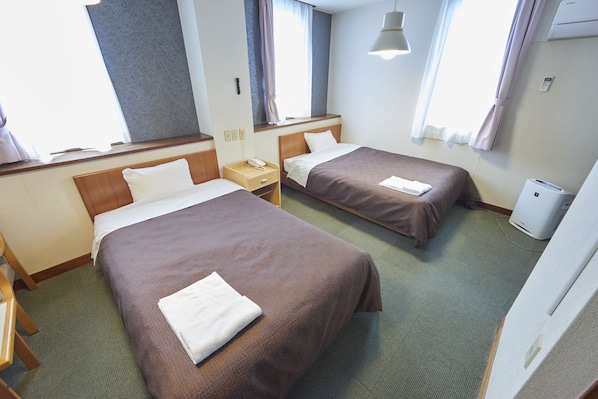 Twin Room, Smoking | Desk