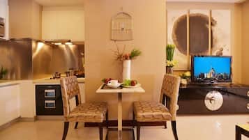 Fridge, microwave, stovetop, coffee/tea maker