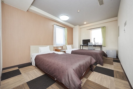 Desk, free WiFi. Hotel Select Inn Utsunomiya