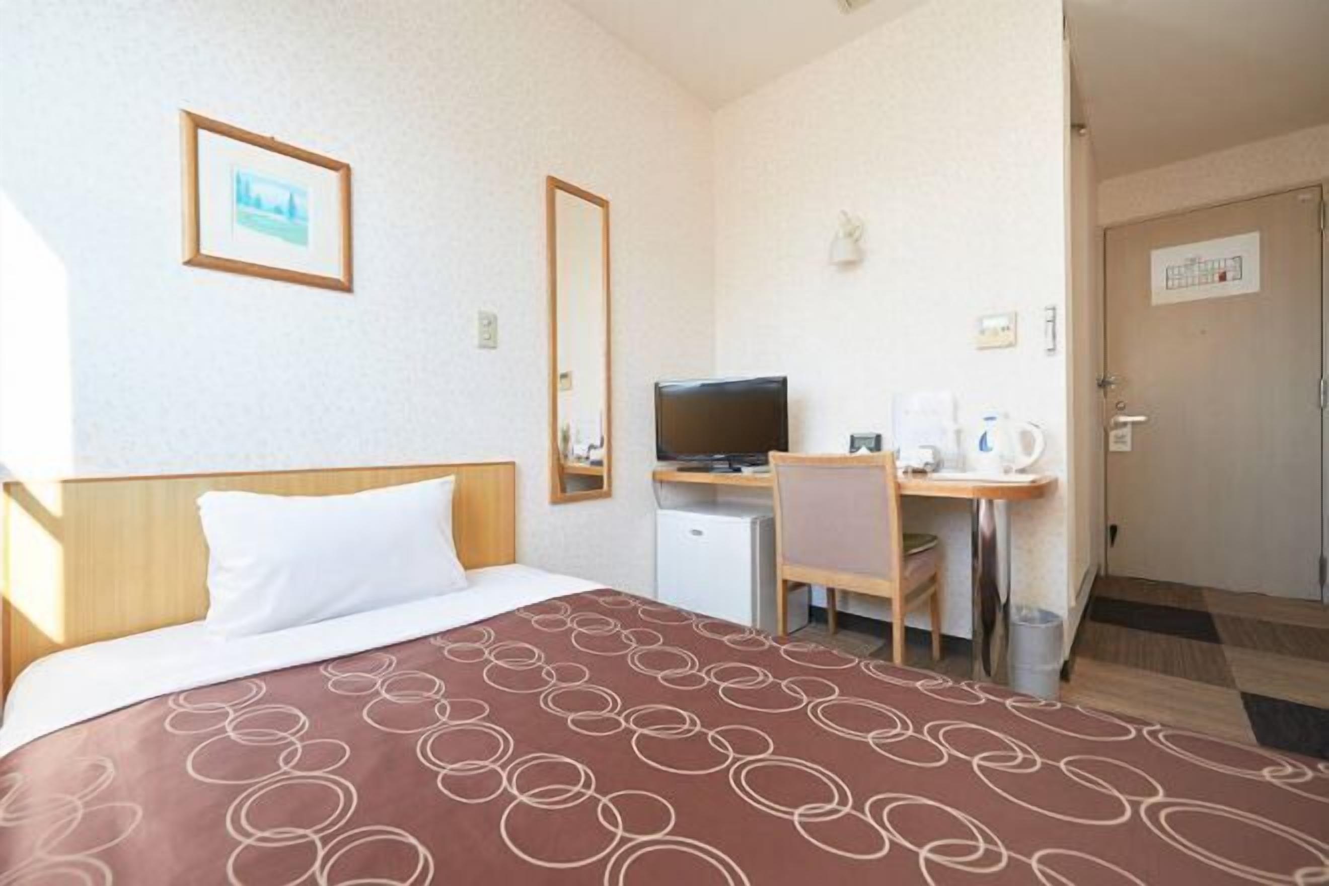 Desk, free WiFi, bed sheets