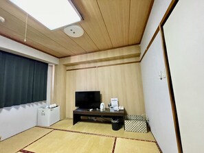 Habitación tradicional, para fumadores (Japanese-Style, 8 Tatami Mats) | 1 habitación, escritorio, wifi gratis y ropa de cama 